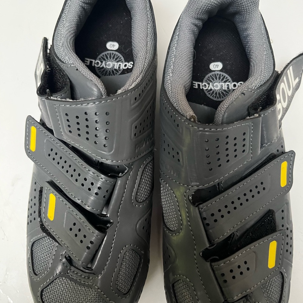 Gray Cycling Shoes with Yellow Accents